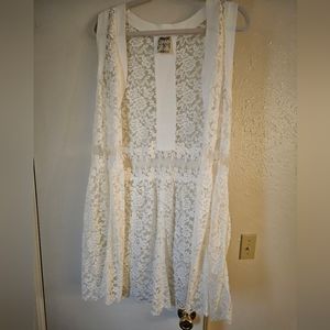 Sleeveless lace vest